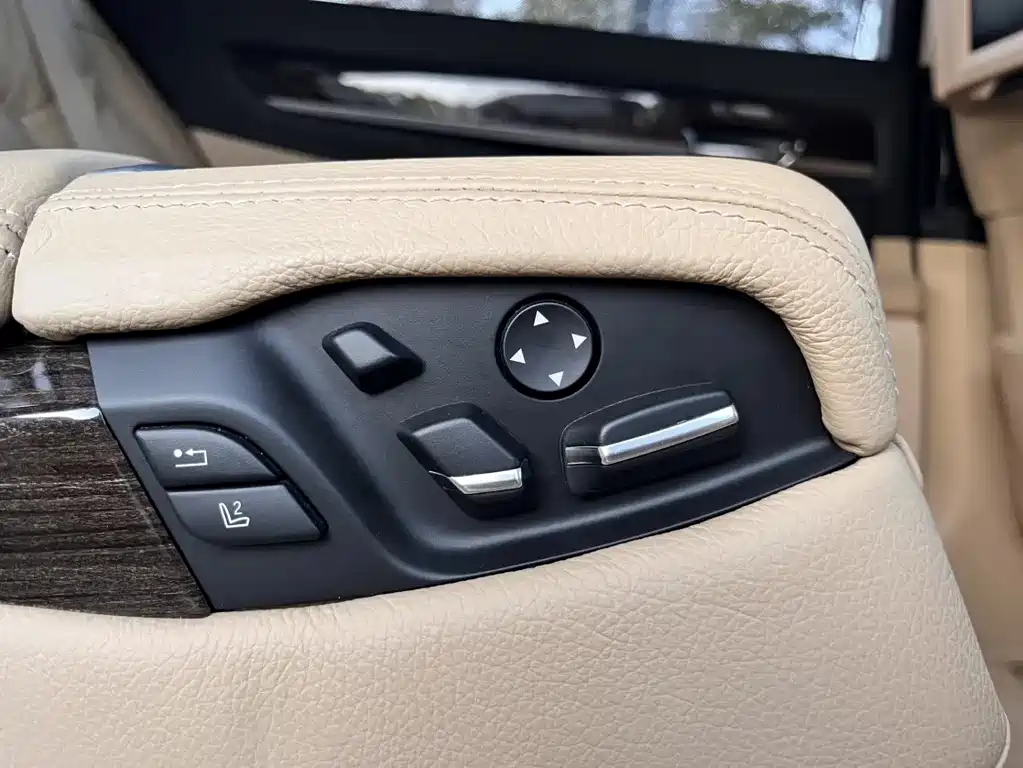BMW BMW 7 Series 2011 740Li Steinway & Sons Limited Edition 2011 - thumbnail 23