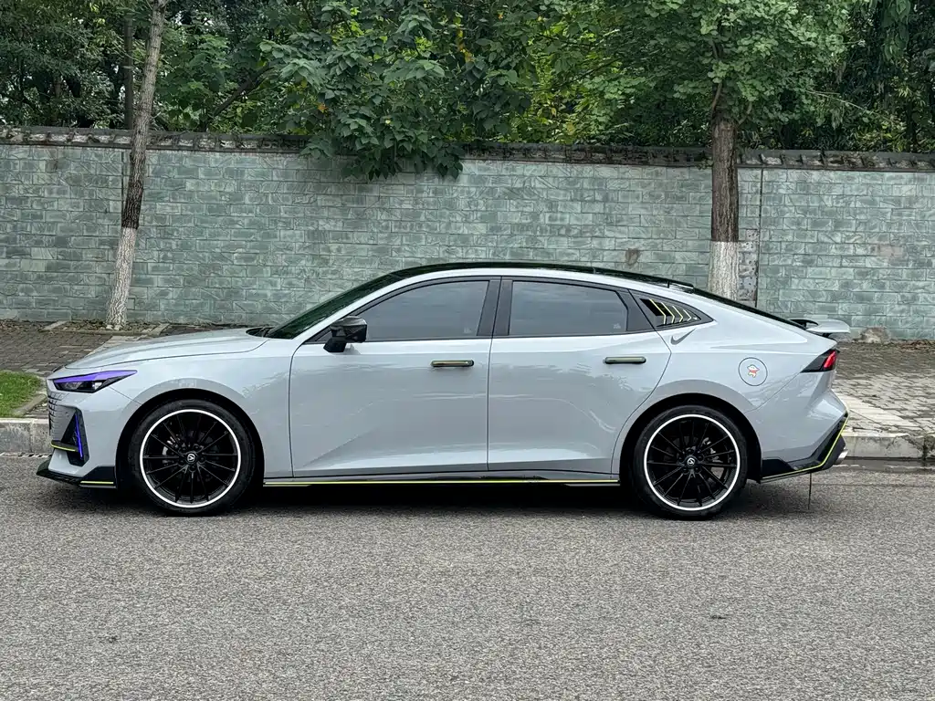 Changan Changan UNI-V 2023 1.5T Sport Edition 2023 - thumbnail 2