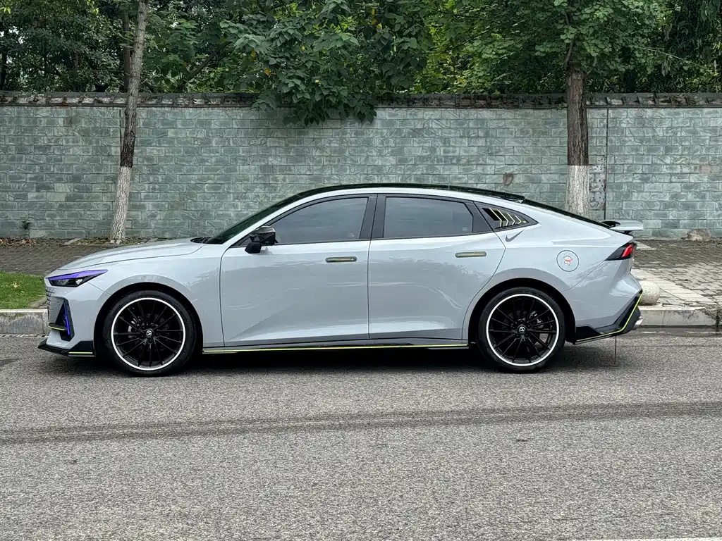 Changan Changan UNI-V 2023 1.5T Sport Edition 2023 - thumbnail 3
