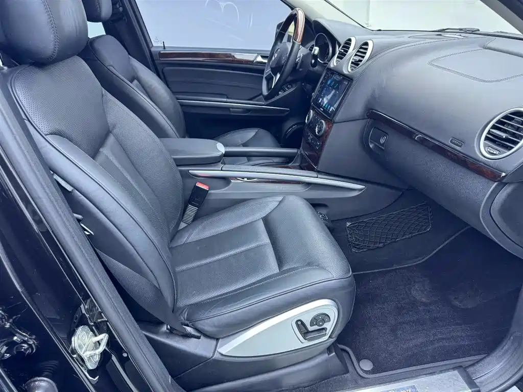 Mercedes-Benz Mercedes-Benz GL-Class 2010 GL 550 4MATIC 2011 - thumbnail 19