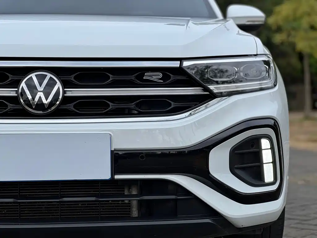 Volkswagen T-ROC 2023 300TSI DSG Front-Wheel Drive Morning Light Edition 2023 - thumbnail 4