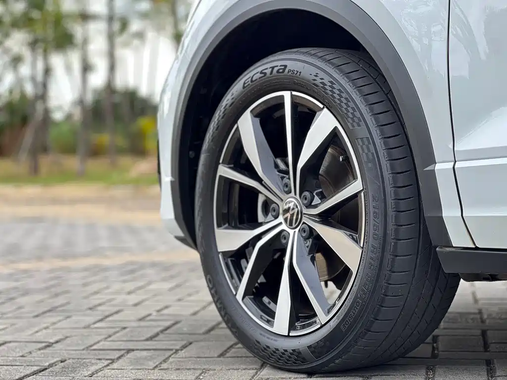 Volkswagen T-ROC 2023 300TSI DSG Front-Wheel Drive Morning Light Edition 2023 - thumbnail 6