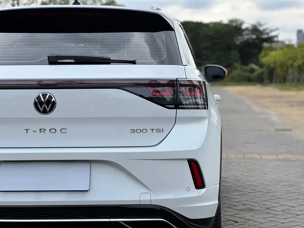 Volkswagen T-ROC 2023 300TSI DSG Front-Wheel Drive Morning Light Edition 2023 - thumbnail 10