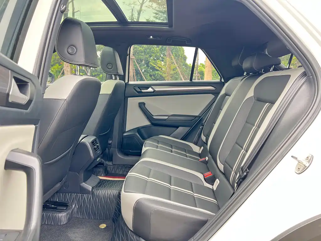 Volkswagen T-ROC 2023 300TSI DSG Front-Wheel Drive Morning Light Edition 2023 - thumbnail 14
