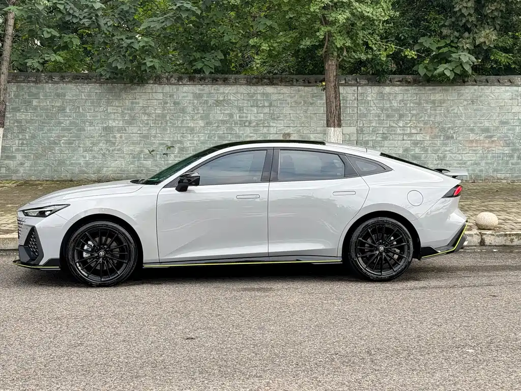 Changan Changan UNI-V 2023 1.5T Sport Edition 2023 - thumbnail 2