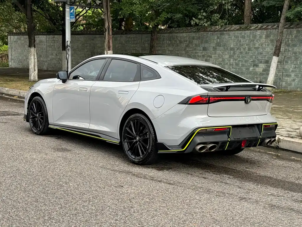 Changan Changan UNI-V 2023 1.5T Sport Edition 2023 - thumbnail 3