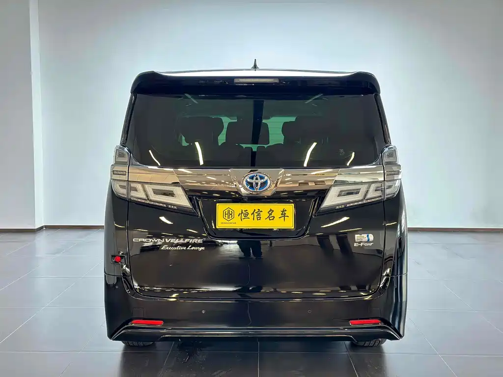 Toyota Alphard 2021 Crown Hybrid 2.5L HV Luxury Version 2022 - thumbnail 2