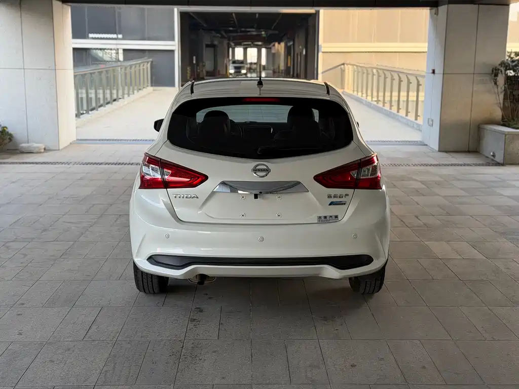 Nissan Nissan Tiida 2020 1.6L CVT Sport Edition 2021 - thumbnail 4