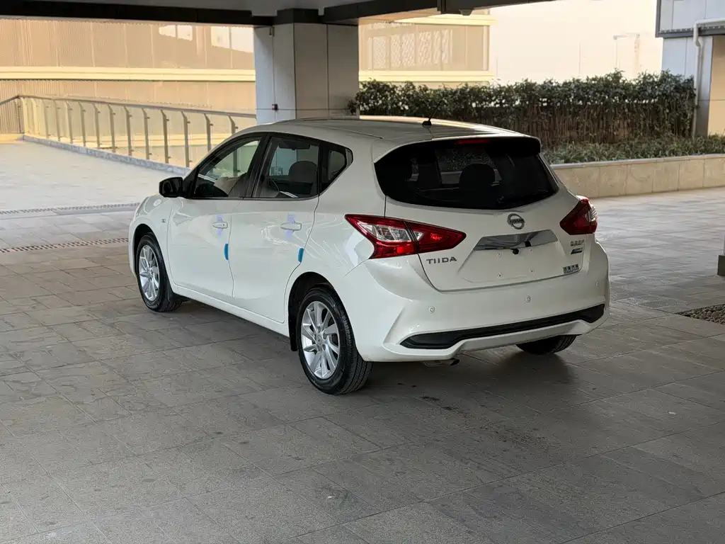 Nissan Nissan Tiida 2020 1.6L CVT Sport Edition 2021 - thumbnail 6