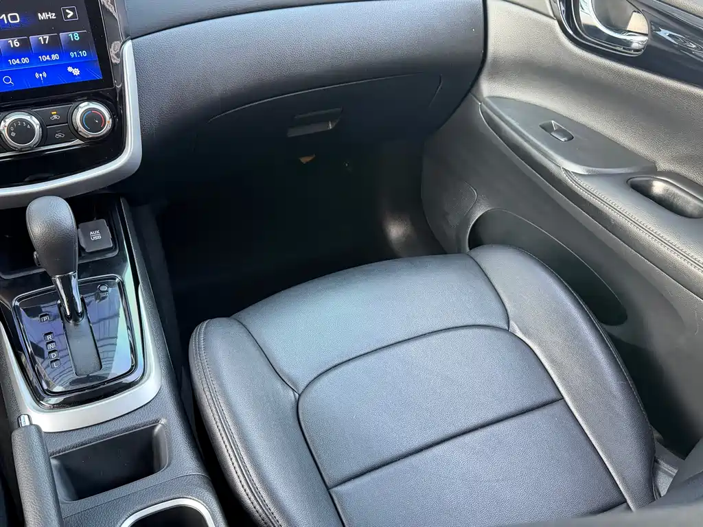 Nissan Nissan Tiida 2020 1.6L CVT Sport Edition 2021 - thumbnail 12