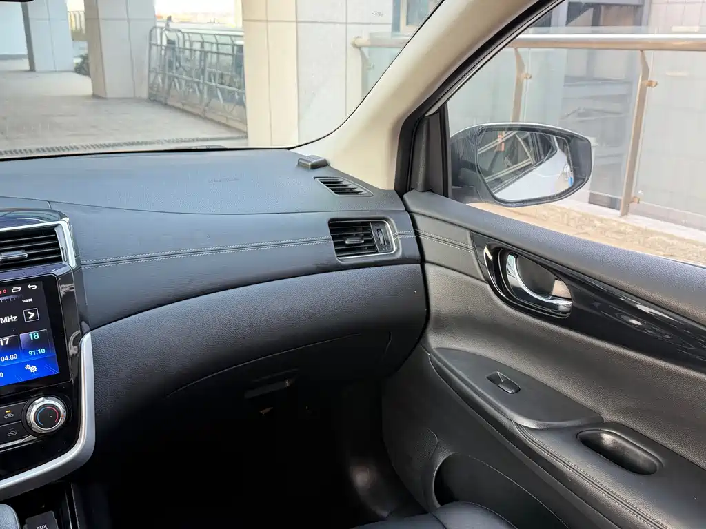Nissan Nissan Tiida 2020 1.6L CVT Sport Edition 2021 - thumbnail 13