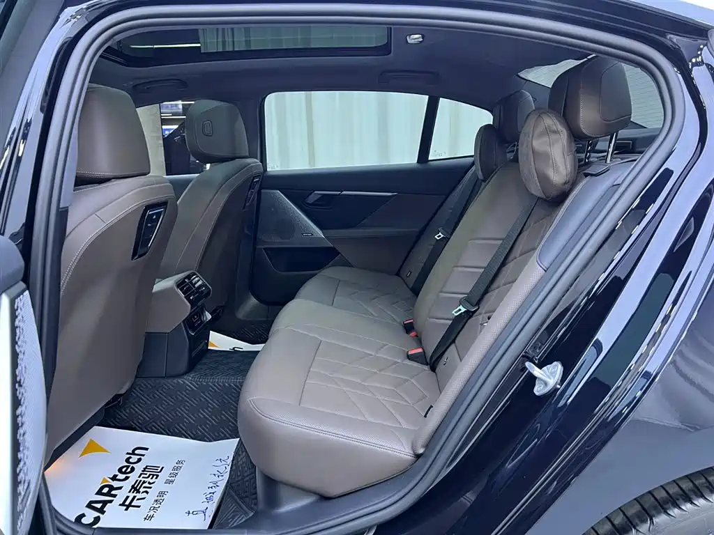 BMW BMW 5 Series 2025 530Li Leading Model Luxury Package 2025 - thumbnail 6