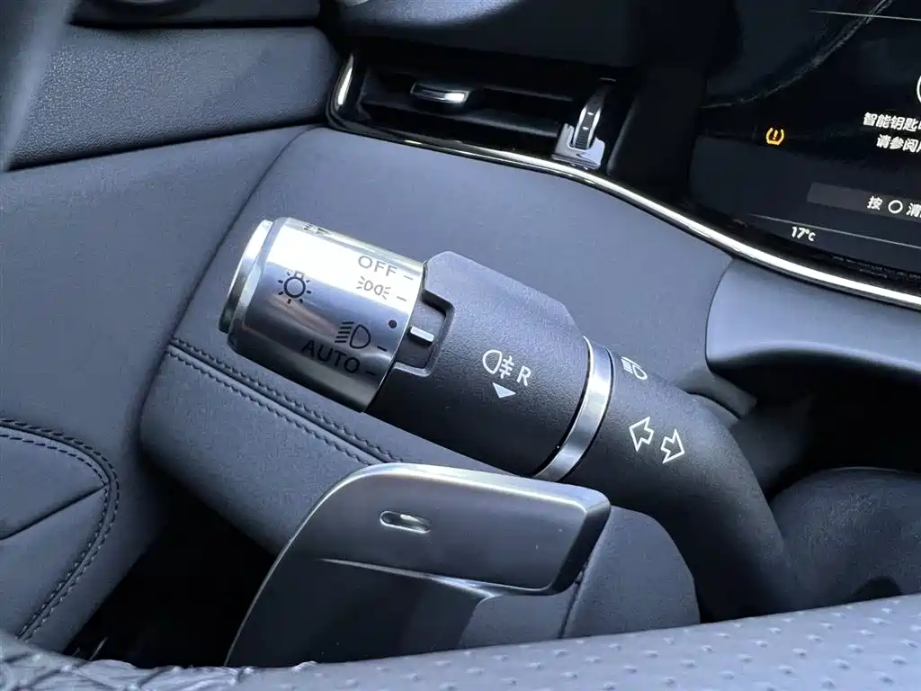 Land Rover Range Rover Evoque 2022 L 249PS R-Dynamic Coleridge Bronze Special Edition 2023 - thumbnail 11