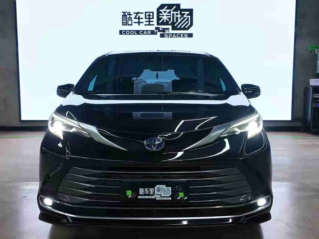 Toyota Toyota Sienna 2021 2.5L Hybrid Limited Edition 2022 - thumbnail 2
