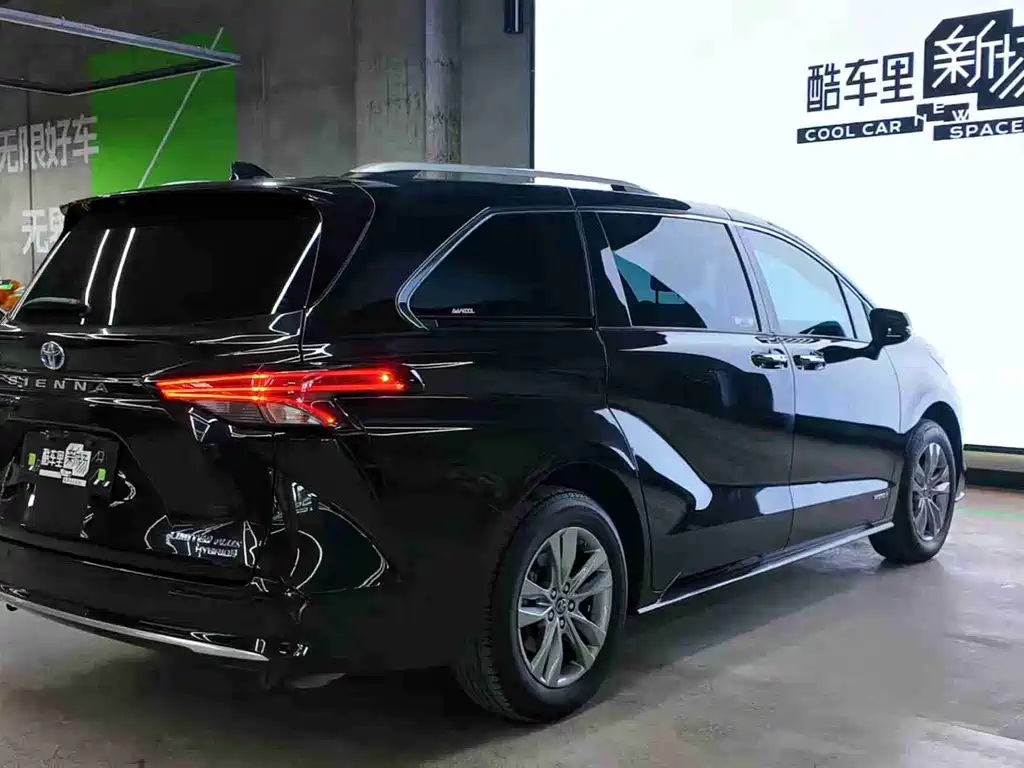 Toyota Toyota Sienna 2021 2.5L Hybrid Limited Edition 2022 - thumbnail 4
