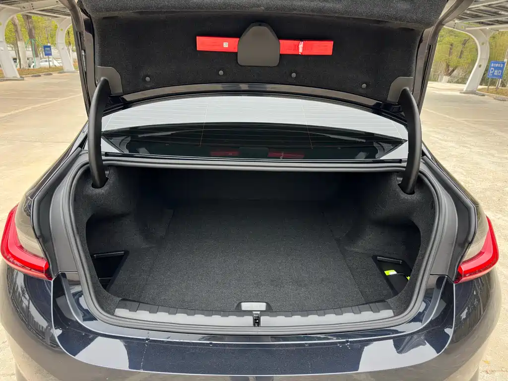 BMW BMW i3 2025 eDrive 40 L Night Shadow Package 2025 - thumbnail 8