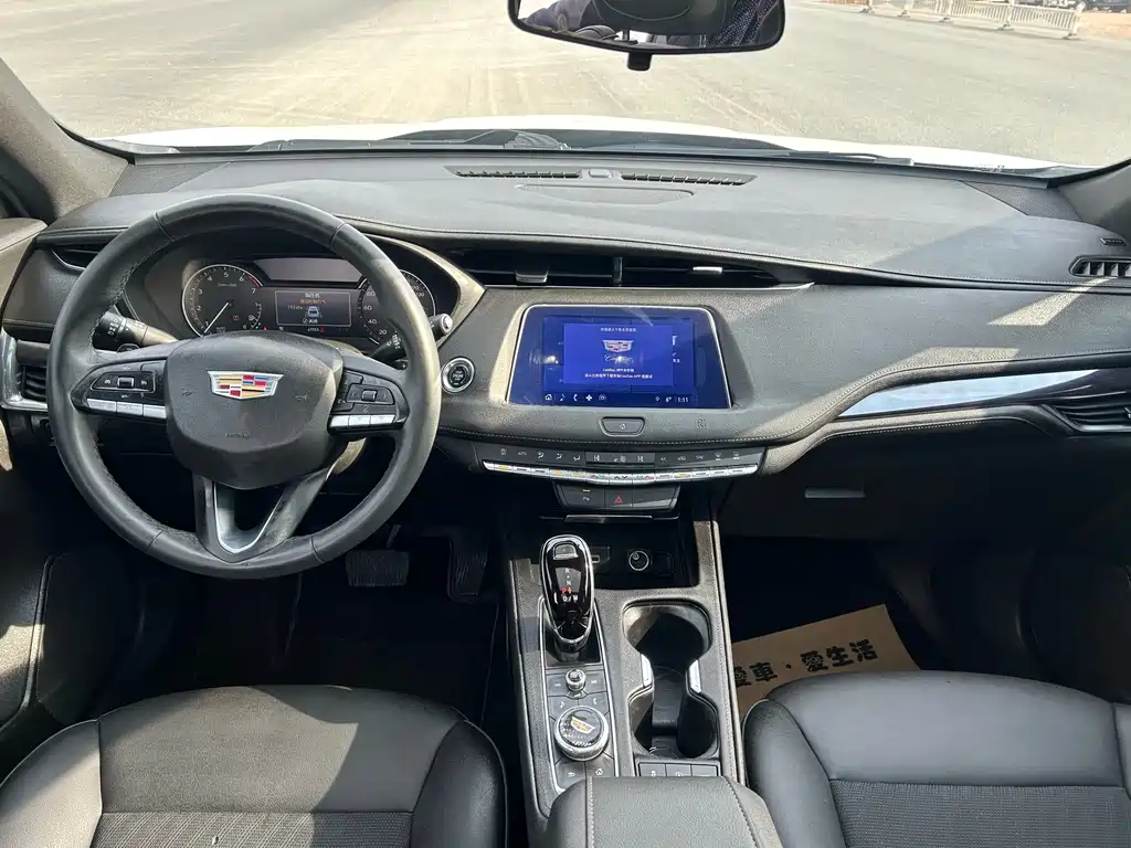 Cadillac Cadillac XT4 2021 28T FWD Technology Edition 2021 - thumbnail 4