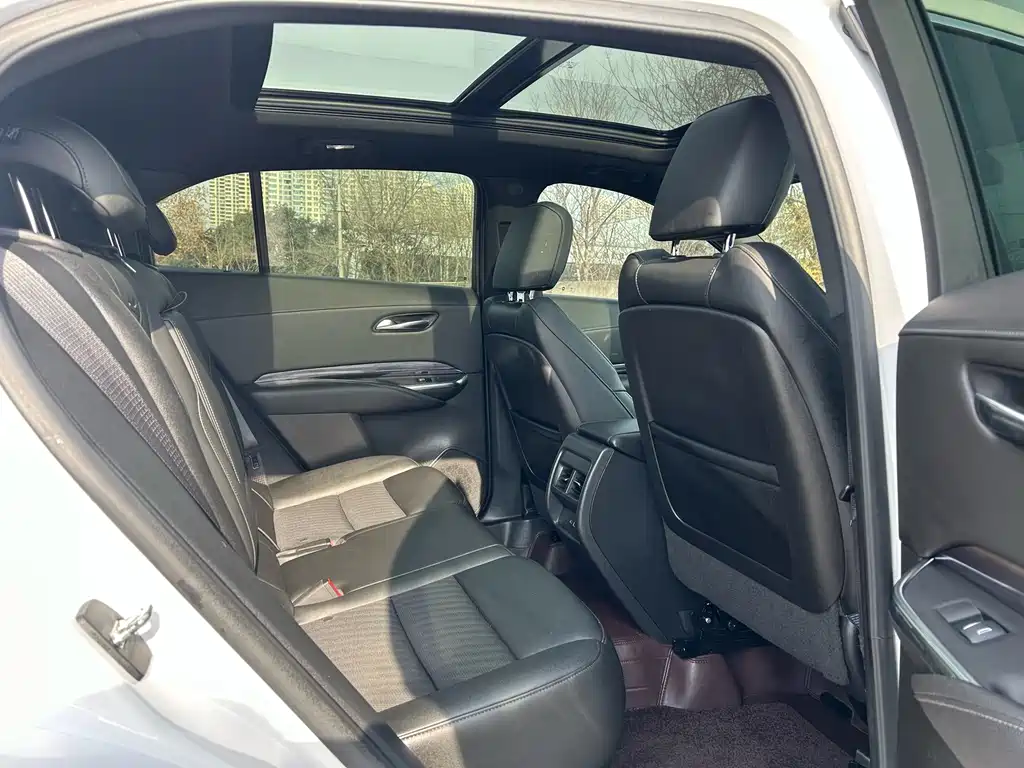 Cadillac Cadillac XT4 2021 28T FWD Technology Edition 2021 - thumbnail 7