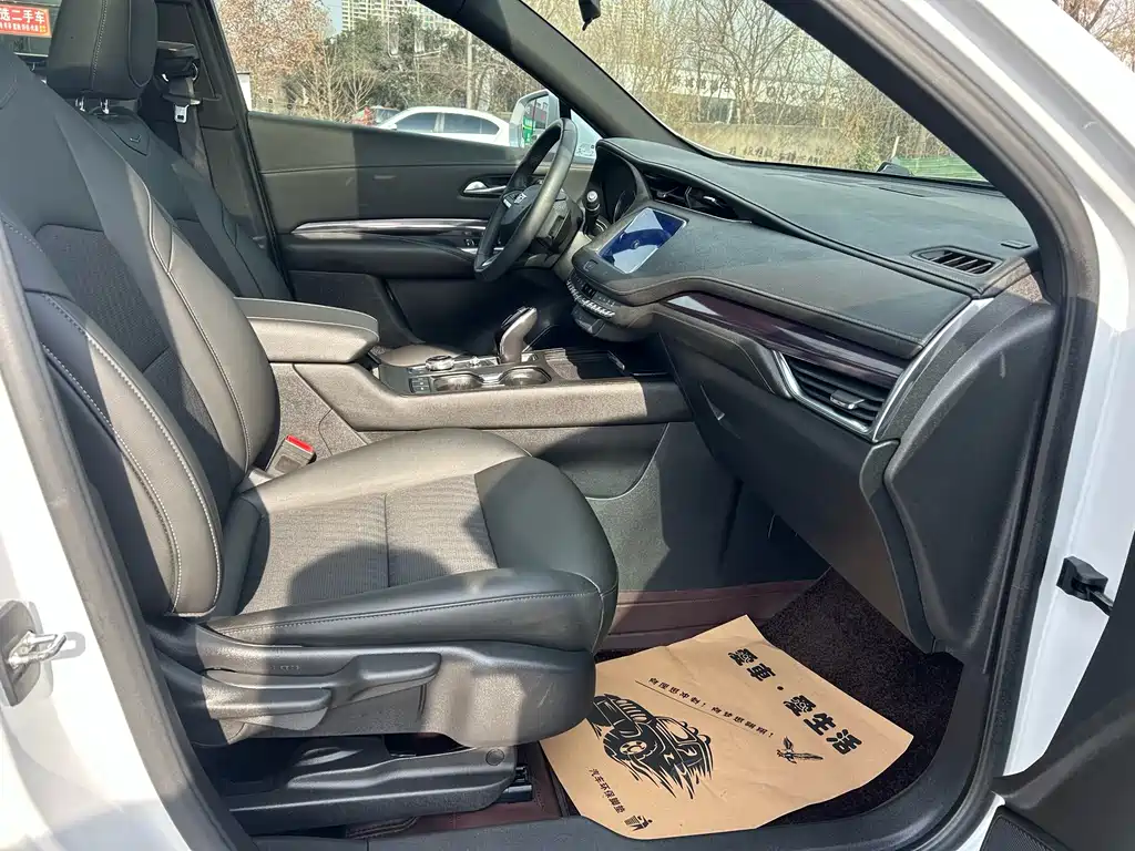 Cadillac Cadillac XT4 2021 28T FWD Technology Edition 2021 - thumbnail 8