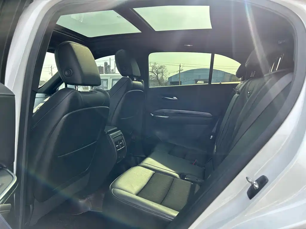 Cadillac Cadillac XT4 2021 28T FWD Technology Edition 2021 - thumbnail 9