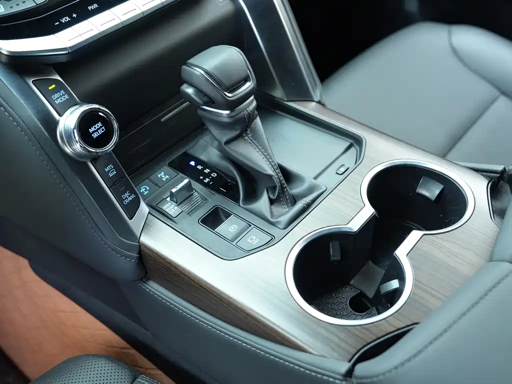 Toyota Land Cruiser (Imported) 2023 Model 3.5T Middle East Version 2024 - thumbnail 9
