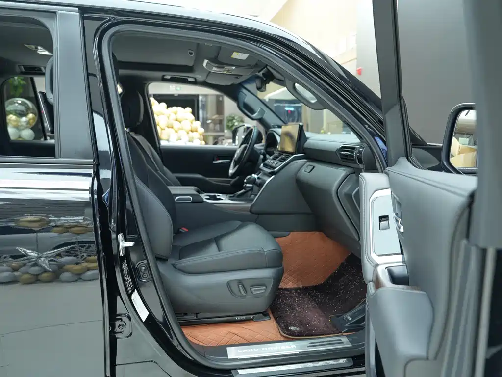 Toyota Land Cruiser (Imported) 2023 Model 3.5T Middle East Version 2024 - thumbnail 11