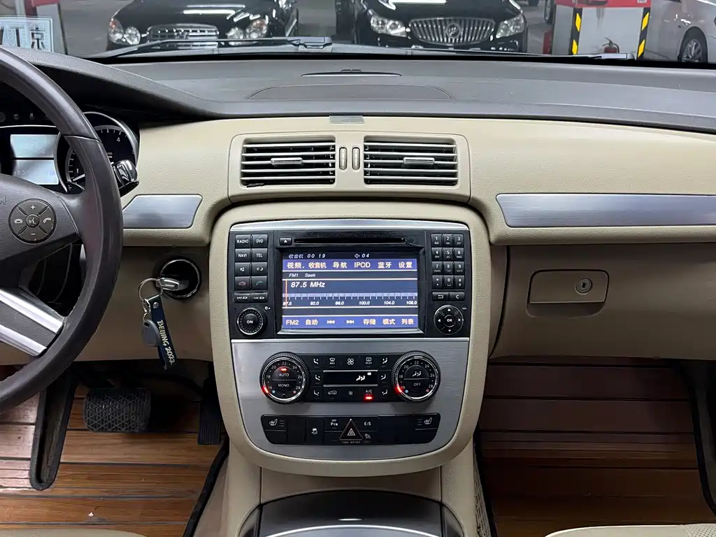 Mercedes-Benz Mercedes-Benz R-Class 2011 R 300 L Business Edition 2014 - thumbnail 16