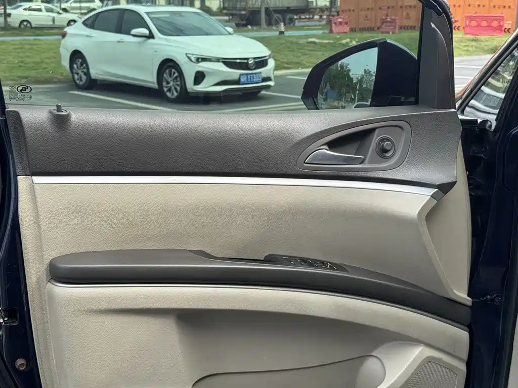 Buick Buick GL8 2013 2.4L CT Luxury Business Comfort Edition 2013 - thumbnail 10