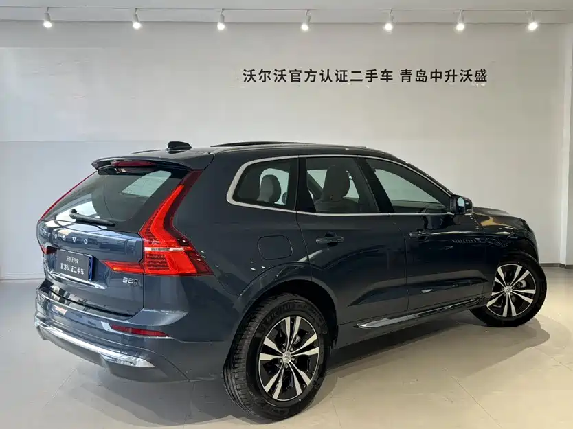 Volvo Volvo XC60 2025 B5 AWD Momentum Luxury Edition 2025 - thumbnail 4