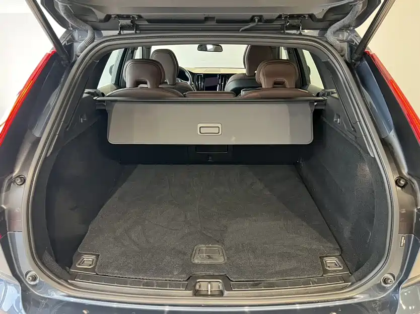Volvo Volvo XC60 2025 B5 AWD Momentum Luxury Edition 2025 - thumbnail 8