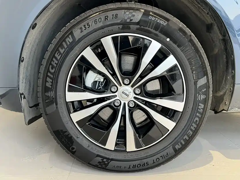 Volvo Volvo XC60 2025 B5 AWD Momentum Luxury Edition 2025 - thumbnail 9