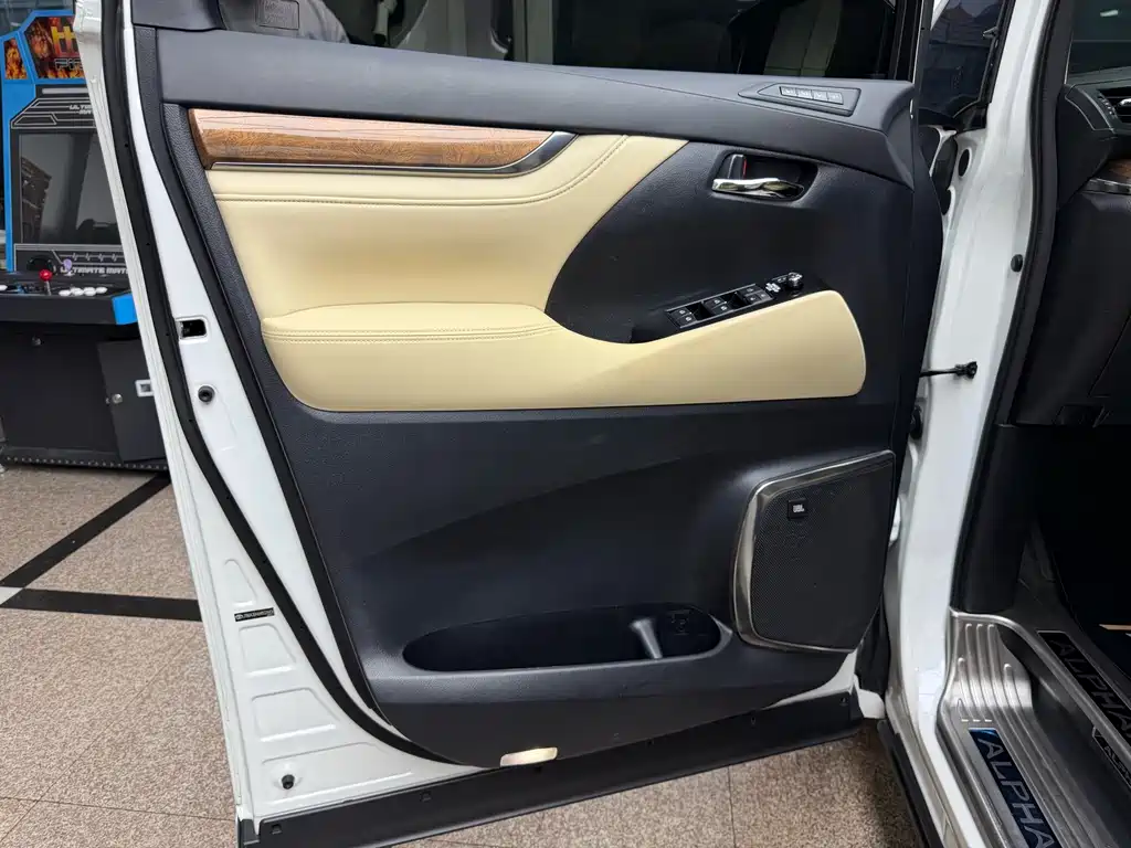 Toyota Alphard 2018 3.5L Executive Edition 2017 - thumbnail 12