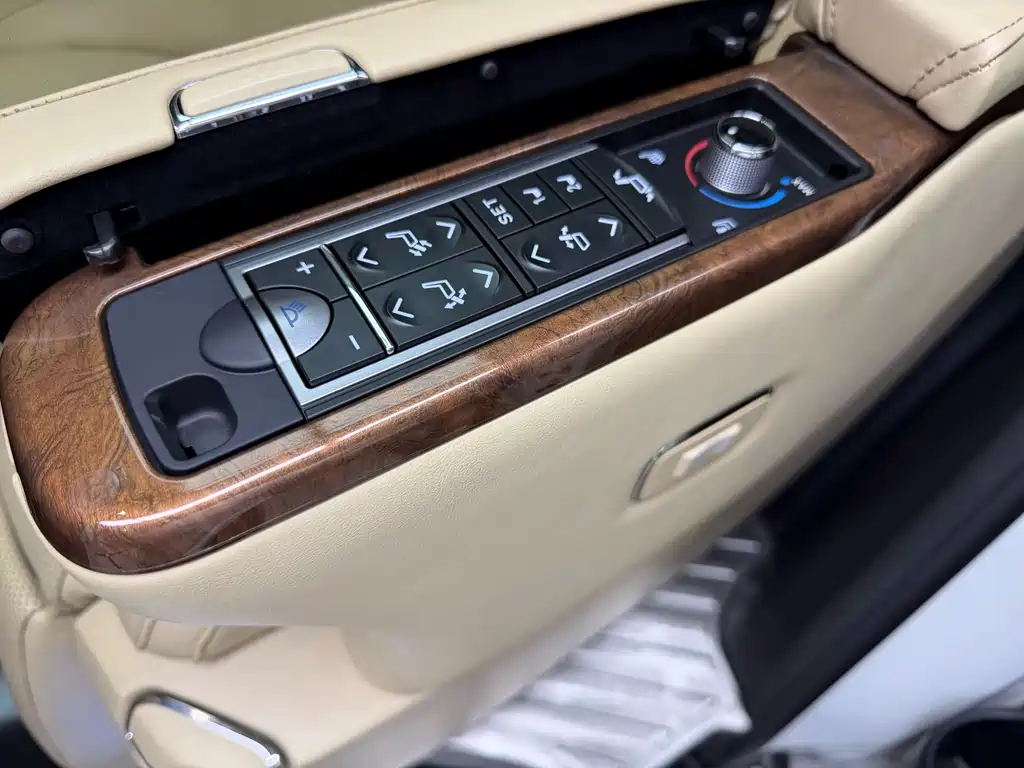 Toyota Alphard 2018 3.5L Executive Edition 2017 - thumbnail 18