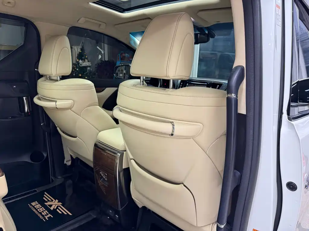 Toyota Alphard 2018 3.5L Executive Edition 2017 - thumbnail 29