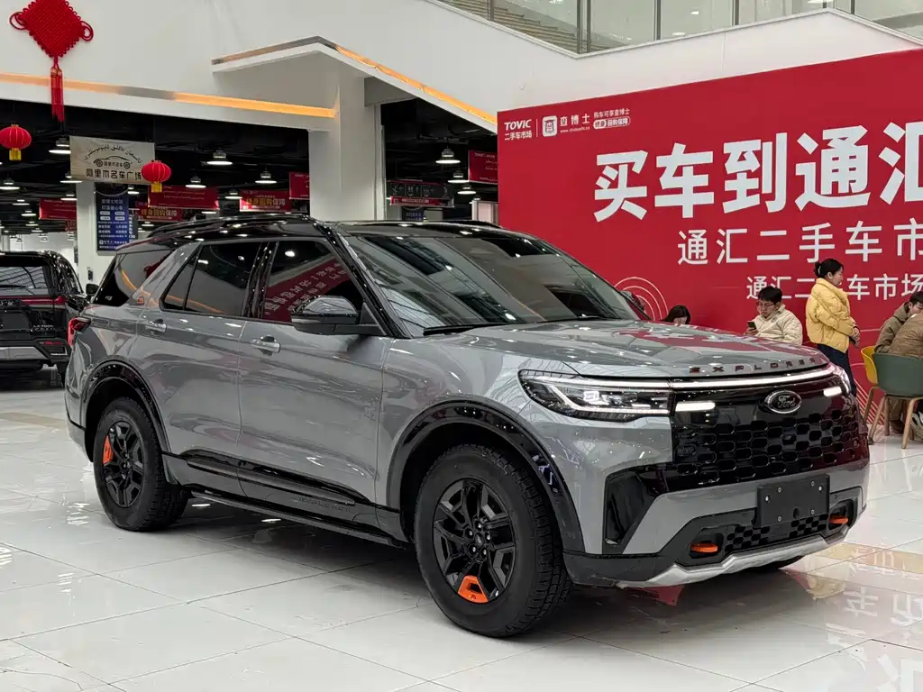 Ford Ford Explorer 2024 2.3T EcoBoost昆仑巅峰版 6座  Note: The "昆仑巅峰版" (Kunlun Peak Edition) appears to be a special edition name that may not have an official international translation, so it's kept in Chinese characters as it might be marketed specifically under that name in certain regions. However, if you need a fully English translated version, it would be:  Ford Explorer 2024 2.3T EcoBoost Kunlun Peak Edition 6-seat 2025 - thumbnail 2