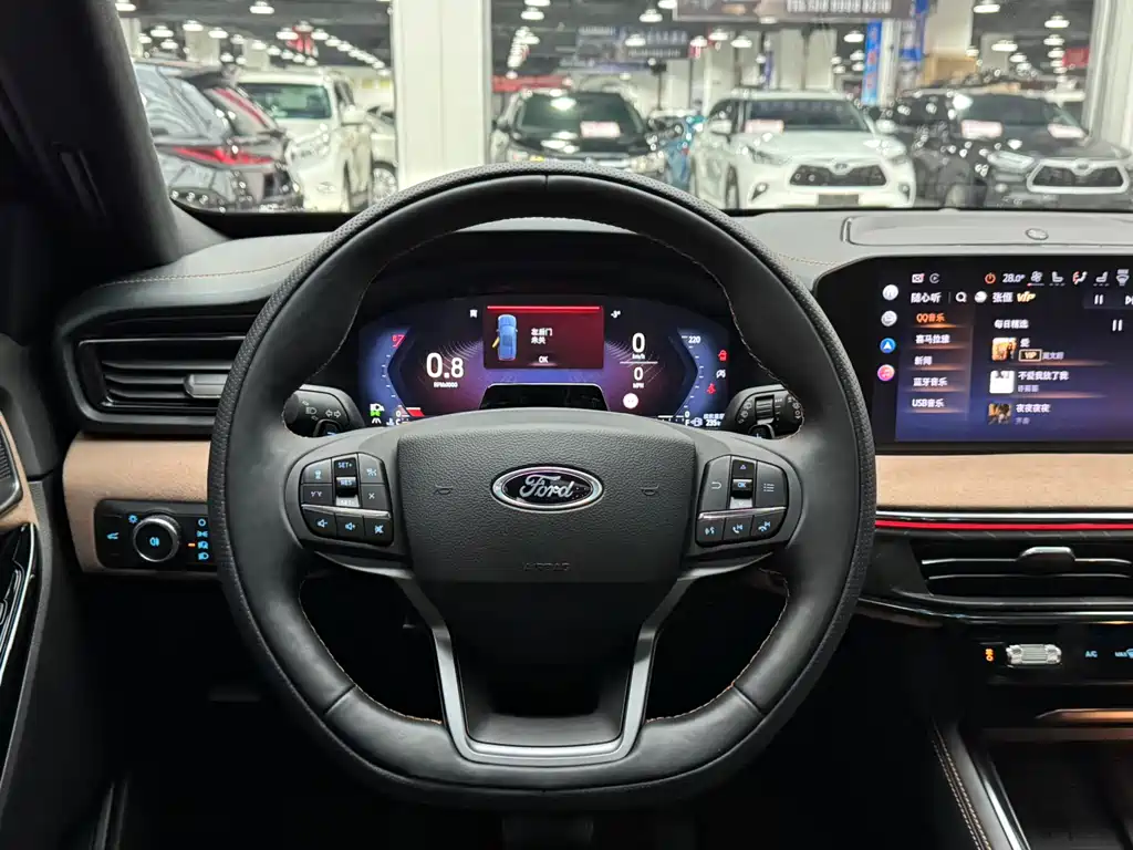 Ford Ford Explorer 2024 2.3T EcoBoost昆仑巅峰版 6座  Note: The "昆仑巅峰版" (Kunlun Peak Edition) appears to be a special edition name that may not have an official international translation, so it's kept in Chinese characters as it might be marketed specifically under that name in certain regions. However, if you need a fully English translated version, it would be:  Ford Explorer 2024 2.3T EcoBoost Kunlun Peak Edition 6-seat 2025 - thumbnail 12