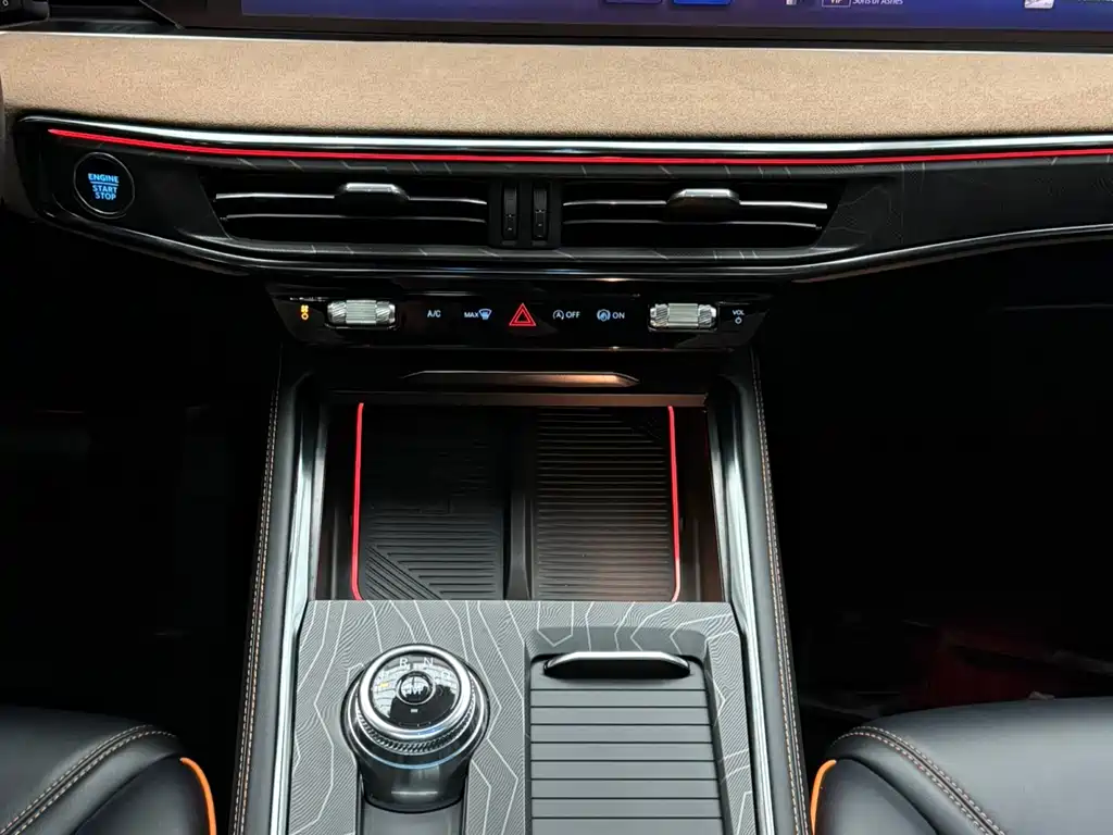 Ford Ford Explorer 2024 2.3T EcoBoost昆仑巅峰版 6座  Note: The "昆仑巅峰版" (Kunlun Peak Edition) appears to be a special edition name that may not have an official international translation, so it's kept in Chinese characters as it might be marketed specifically under that name in certain regions. However, if you need a fully English translated version, it would be:  Ford Explorer 2024 2.3T EcoBoost Kunlun Peak Edition 6-seat 2025 - thumbnail 13