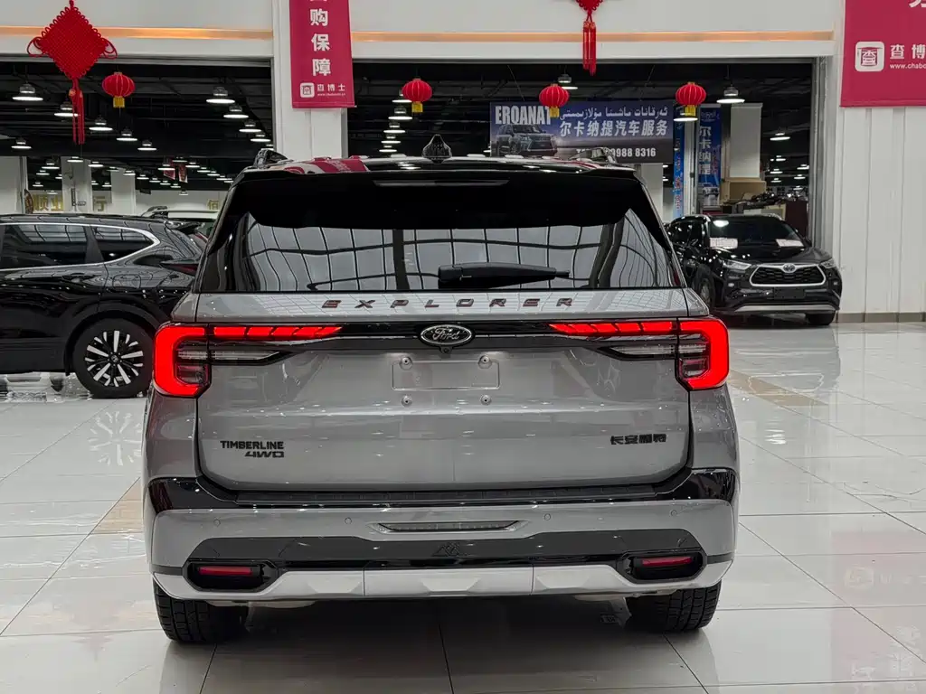 Ford Ford Explorer 2024 2.3T EcoBoost昆仑巅峰版 6座  Note: The "昆仑巅峰版" (Kunlun Peak Edition) appears to be a special edition name that may not have an official international translation, so it's kept in Chinese characters as it might be marketed specifically under that name in certain regions. However, if you need a fully English translated version, it would be:  Ford Explorer 2024 2.3T EcoBoost Kunlun Peak Edition 6-seat 2025 - thumbnail 18