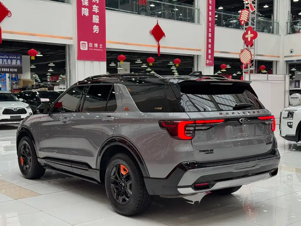 Ford Ford Explorer 2024 2.3T EcoBoost昆仑巅峰版 6座  Note: The "昆仑巅峰版" (Kunlun Peak Edition) appears to be a special edition name that may not have an official international translation, so it's kept in Chinese characters as it might be marketed specifically under that name in certain regions. However, if you need a fully English translated version, it would be:  Ford Explorer 2024 2.3T EcoBoost Kunlun Peak Edition 6-seat 2025 - thumbnail 19