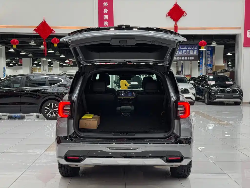 Ford Ford Explorer 2024 2.3T EcoBoost昆仑巅峰版 6座  Note: The "昆仑巅峰版" (Kunlun Peak Edition) appears to be a special edition name that may not have an official international translation, so it's kept in Chinese characters as it might be marketed specifically under that name in certain regions. However, if you need a fully English translated version, it would be:  Ford Explorer 2024 2.3T EcoBoost Kunlun Peak Edition 6-seat 2025 - thumbnail 21