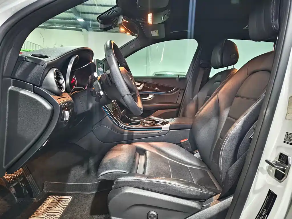 Mercedes-Benz Mercedes-Benz GLC 2019 GLC 260 4MATIC Dynamic Model 2019 - thumbnail 4