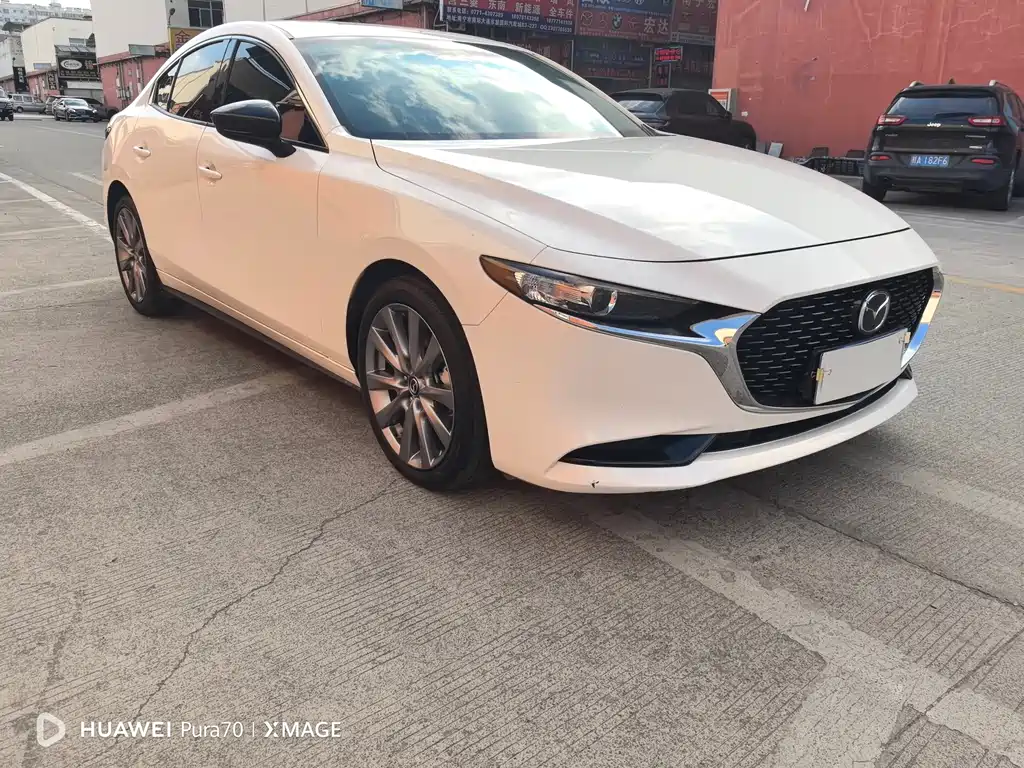 Mazda Mazda 3 Axela 2021 2.0L Automatic Elegant Edition 2021 - thumbnail 3