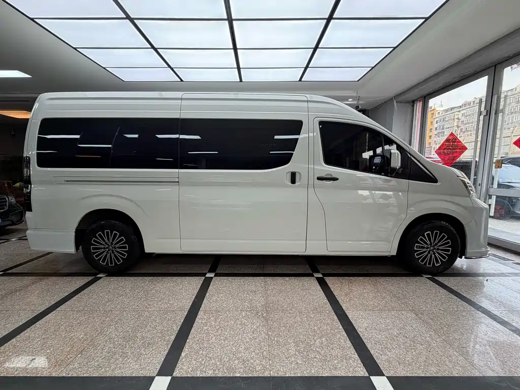 Toyota Toyota Hiace 2021 3.5L Automatic 2022 - thumbnail 4