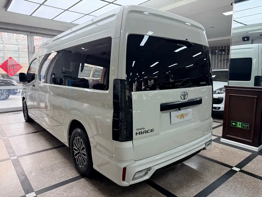 Toyota Toyota Hiace 2021 3.5L Automatic 2022 - thumbnail 7