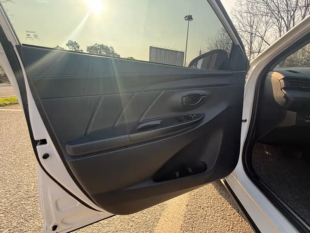 Toyota YARiS L 2022 Zhi Xuan X 1.5L CVT Leading PLUS Edition 2022 - thumbnail 8