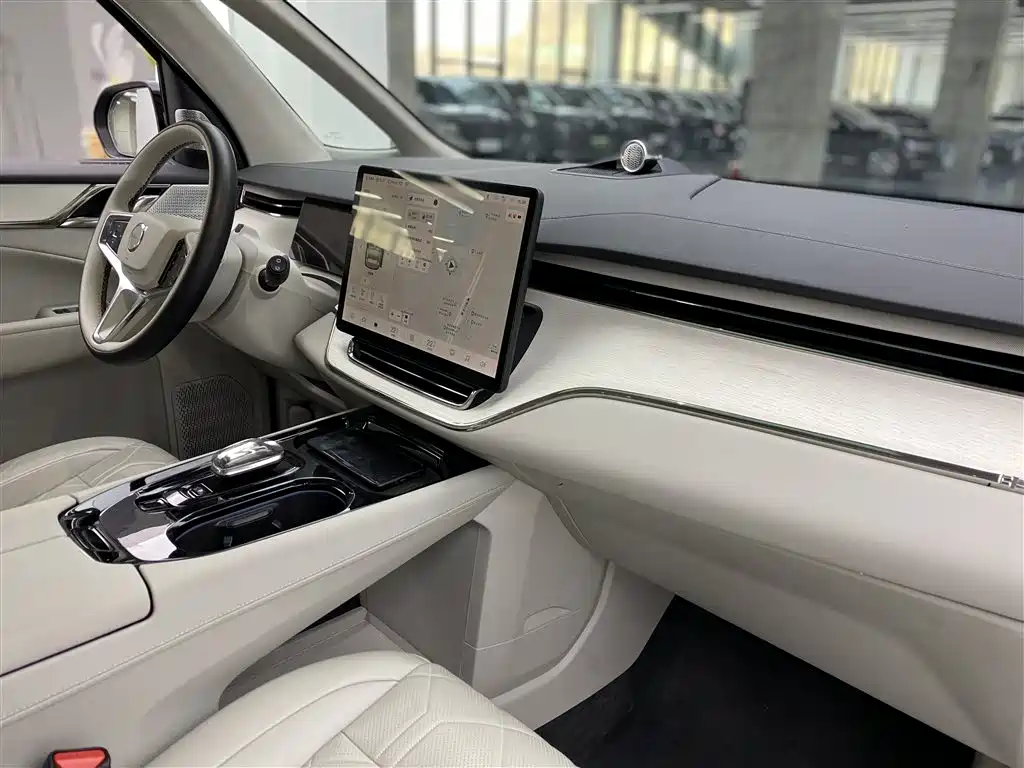 Volvo Volvo EM90 2025 Ultra Six-Seat 2025 - thumbnail 10
