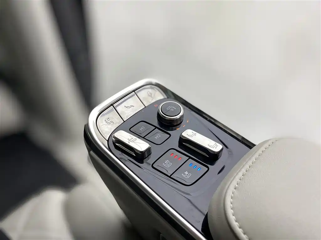 Volvo Volvo EM90 2025 Ultra Six-Seat 2025 - thumbnail 26