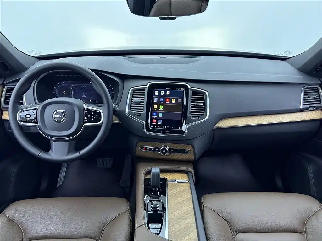 Volvo Volvo XC90 2023 B5 Momentum Luxury 5-seat 2023 - thumbnail 5