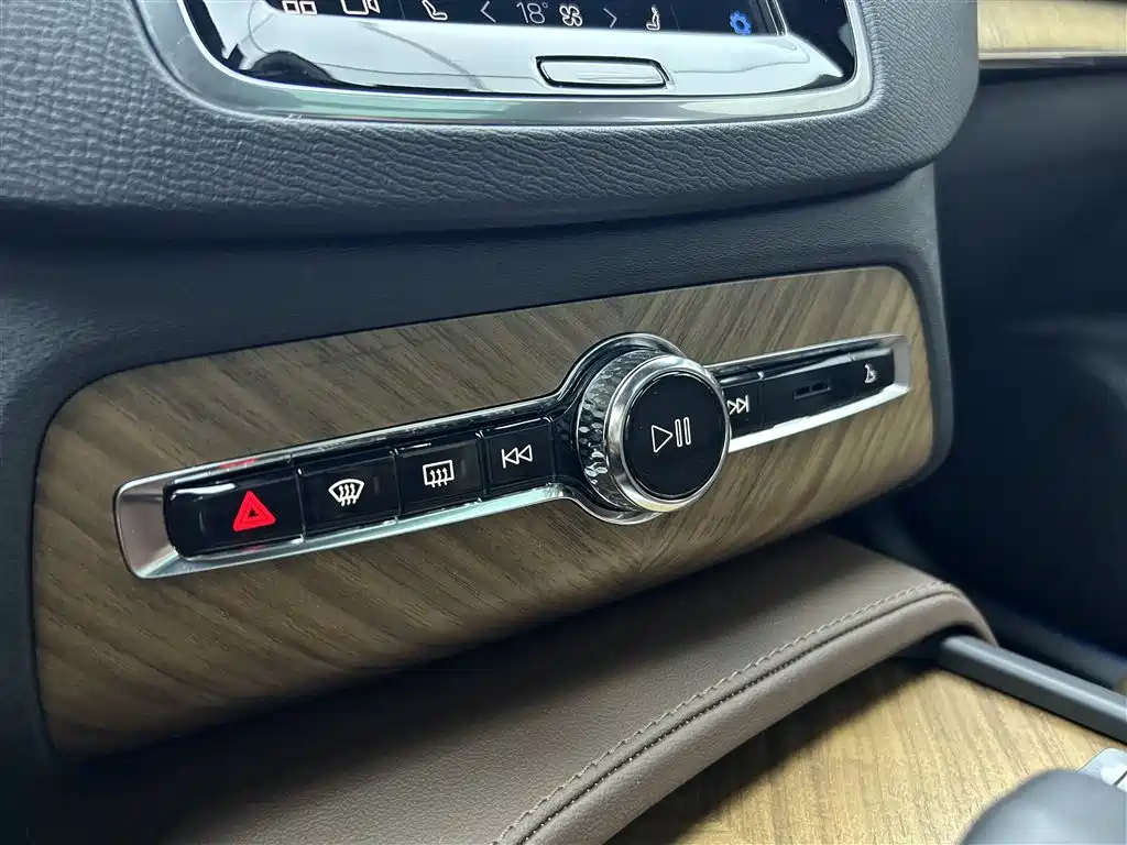 Volvo Volvo XC90 2023 B5 Momentum Luxury 5-seat 2023 - thumbnail 12
