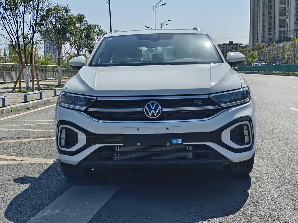 Volkswagen T-ROC 2025 Model Year Facelift Two 300TSI DSG Front-Wheel Drive Dawn Edition 2026 - thumbnail 2